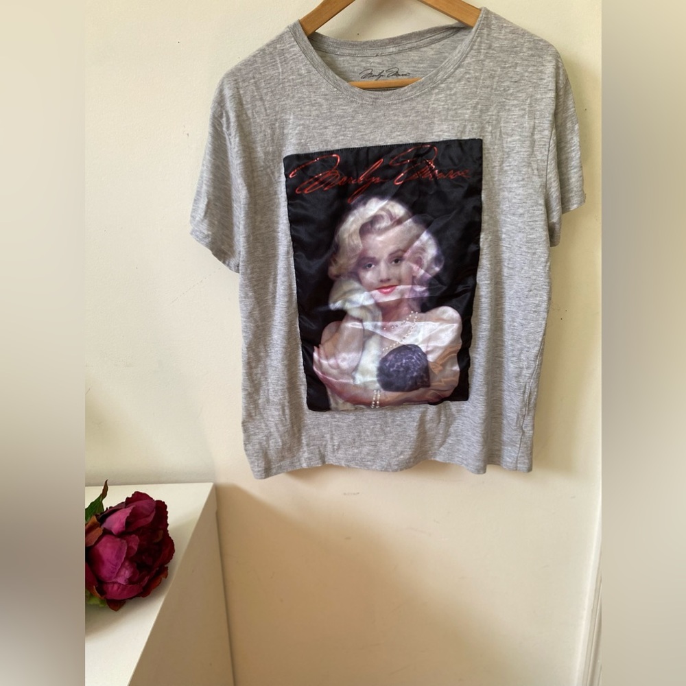 Marilyn Monroe gray graphic tee Juniors Size XL